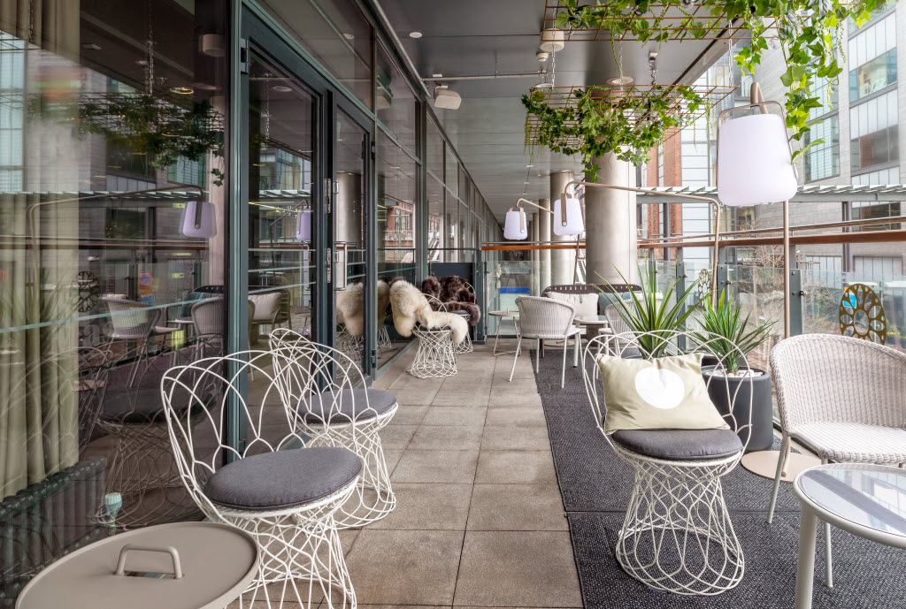 Photo by: Rebecca Watson Terrace, Meeting room Galleria
